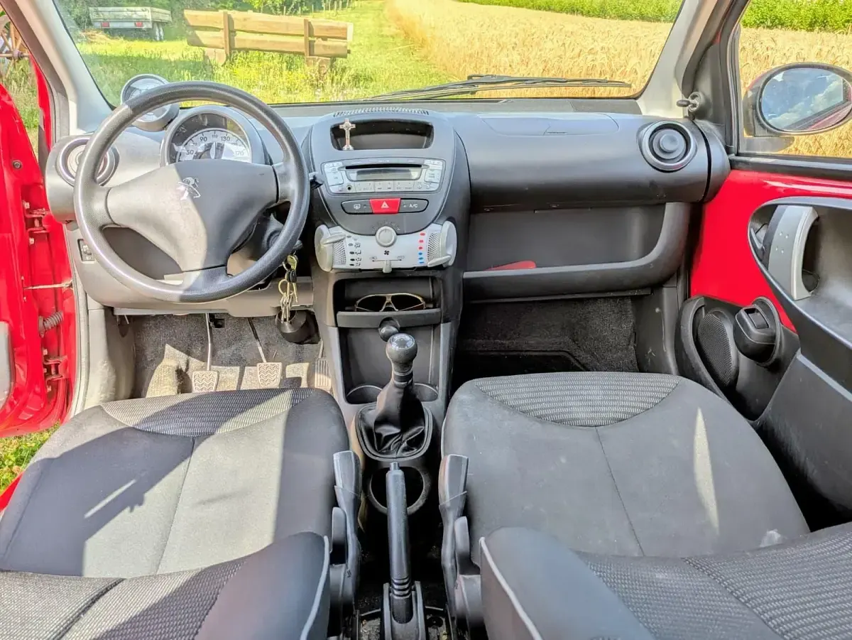 Gebraucht Peugeot 107 Active 65 PS (47 kW) 2012 Rot Kleinwagen