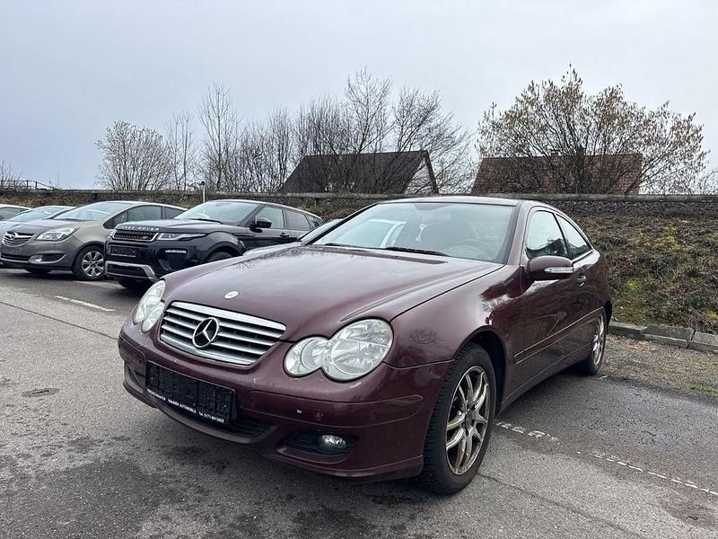 Gebraucht Mercedes C200 163 PS (119 kW) 2006 Rot Coupé