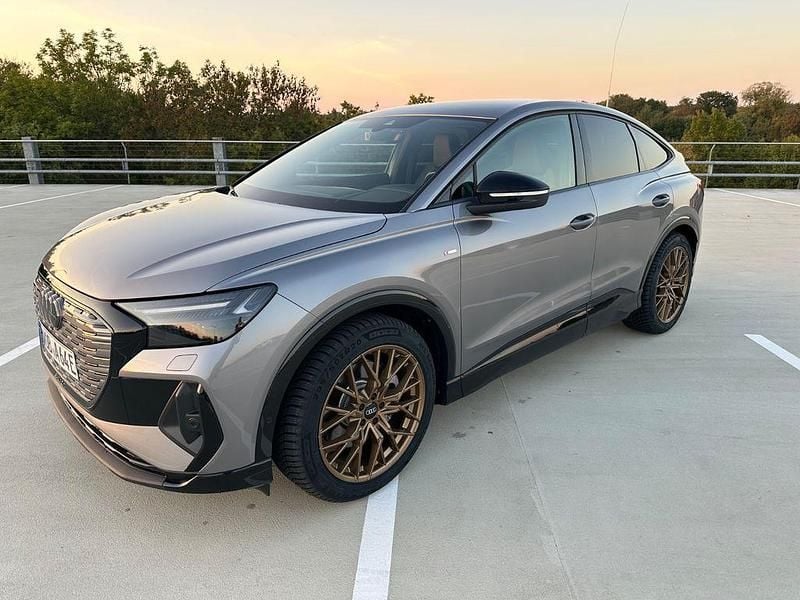 Silber Gebraucht 2022 Audi Q4 e-tron Edition .1 SUV | 35.500 € (Superpreis) - Bild 1/4