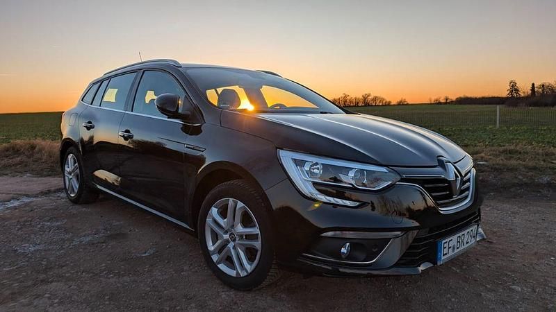 Schwarz Gebraucht 2017 Renault Mégane IV Intens Limousine | 11.111 € (Fairer Preis) - Bild 1/4
