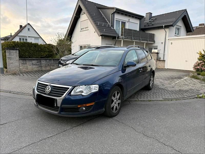 Gebraucht VW Passat 140 PS (102 kW) 2008 Blau Kombi