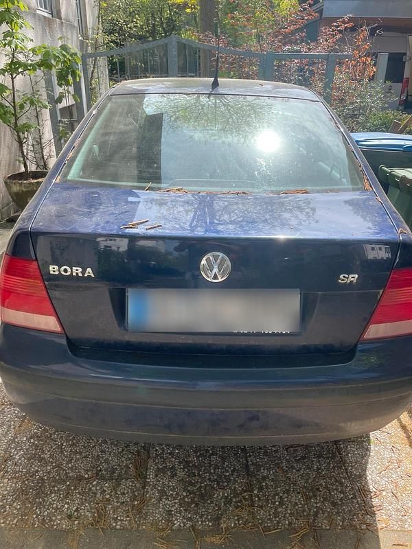 Second-hand VW Bora 100 CP (73 kW) 1998 Albastru Berlinǎ