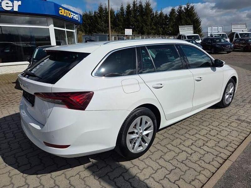 Gebraucht Skoda Octavia First Edition 150 PS (110 kW) 2021 Bila candy/candyweiss Kombi