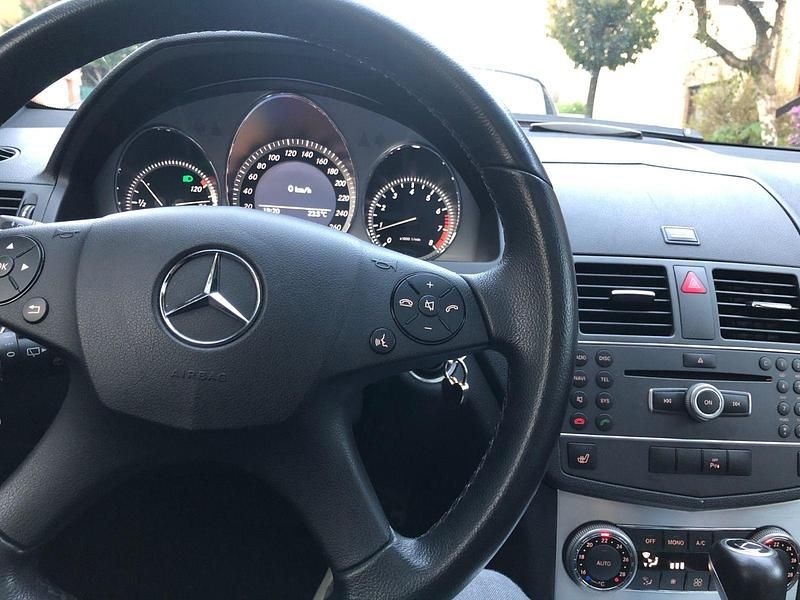 Gebraucht Mercedes C200 Avantgarde 184 PS (135 kW) 2010 Grau Kombi