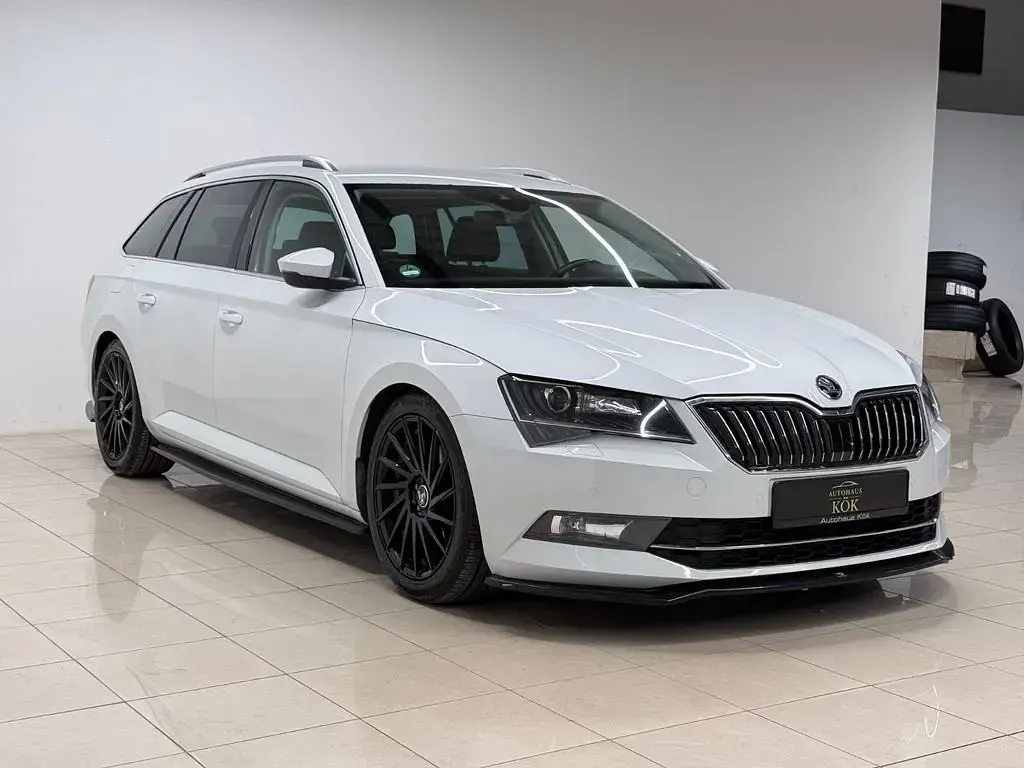 Gebraucht Skoda Superb Style 190 PS (139 kW) 2016 Weiß Kombi