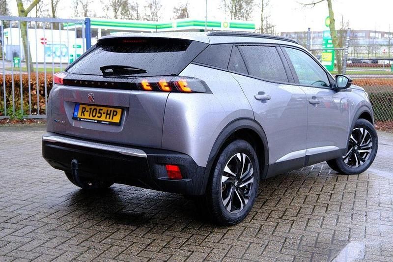 Gebraucht Peugeot e-2008 Allure 100 kW (136 PS) 2022 Grau SUV