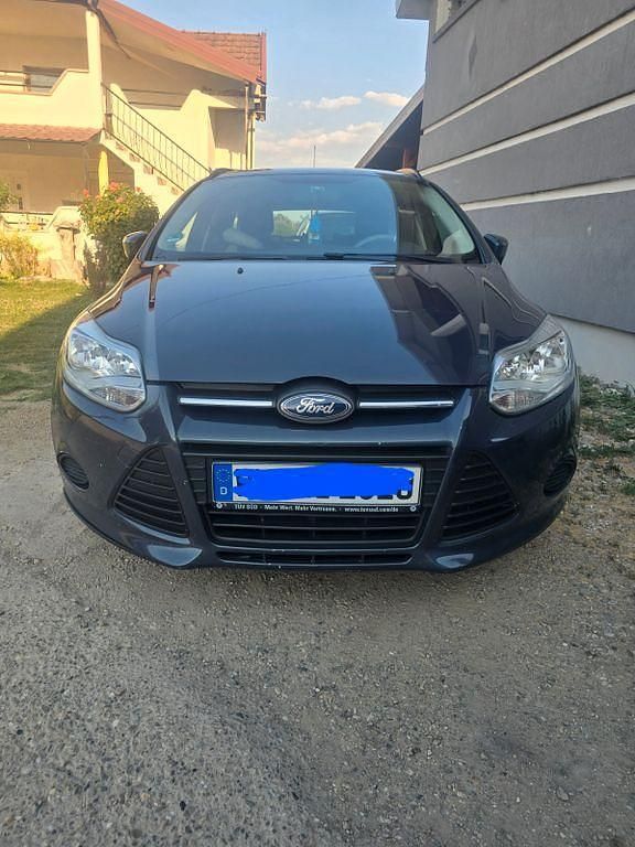 Blau Gebraucht 2012 Ford Focus Trend Limousine | 4.000 € (Fairer Preis) - Bild 1/4