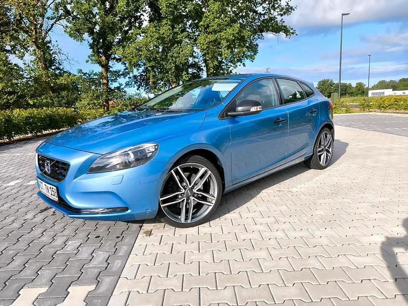 Blau Gebraucht 2014 Volvo V40 Kombi | 9.750 € (Guter Preis) - Bild 1/4