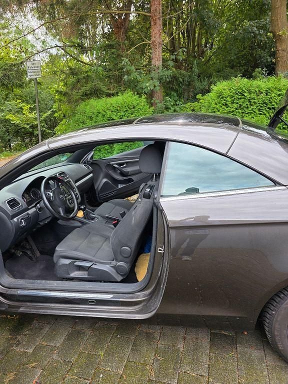 Używany VW Eos 140 KM (102 kW) 2011 Brązowy Kabriolet