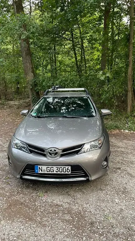 Gebraucht Toyota Auris Executive 132 PS (97 kW) 2013 Beige Limousine