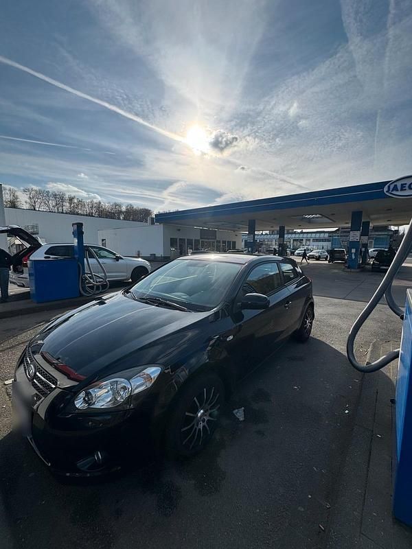 Gebraucht Kia ProCeed 90 PS (66 kW) 2010 Schwarz Kleinwagen