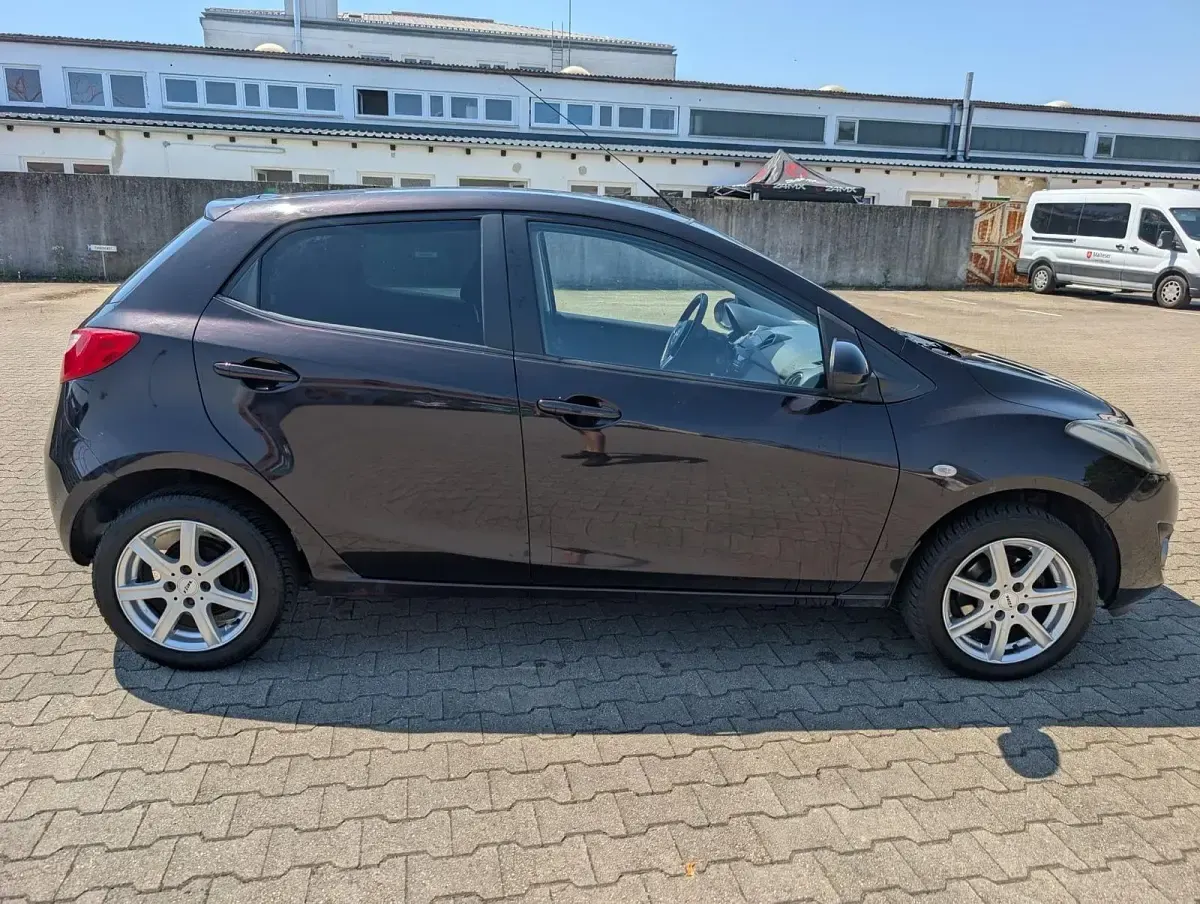 Gebraucht Mazda 2 84 PS (61 kW) 2013 Andere farben Kleinwagen