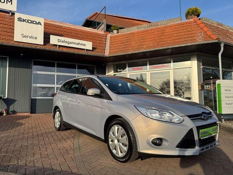 Gebraucht Ford Focus Trend 125 PS (91 kW) 2012 Silber Limousine