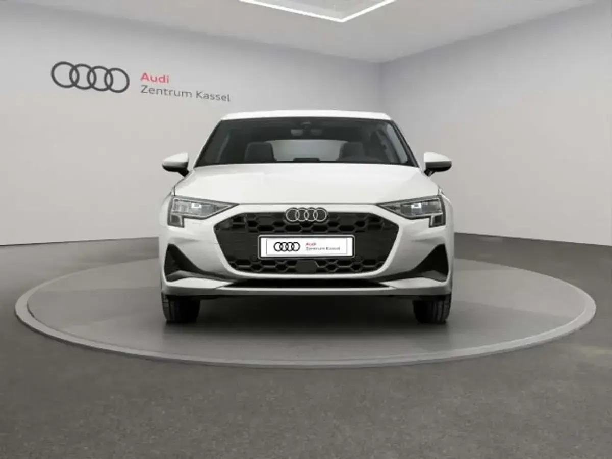 Gebraucht Audi A3 116 PS (85 kW) 2024 Arkonaweiß Limousine