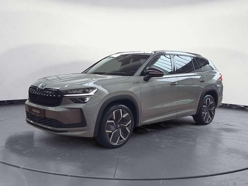 Steelgrau Neu 2025 Skoda Kodiaq SportLine SUV | 66.490 € - Bild 1/4