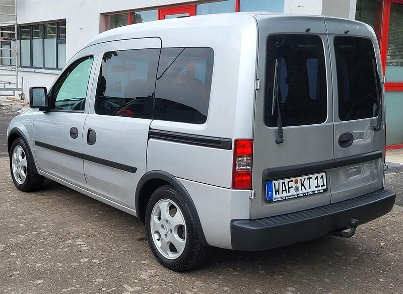 Second-hand Opel Combo Edition 97 CP (71 kW) 2005 Argintiu Monovolum