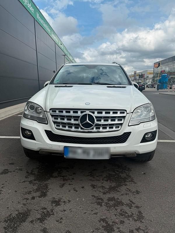 Weiß Gebraucht 2009 Mercedes ML320 SUV | 7.000 € (Guter Preis) - Bild 1/4