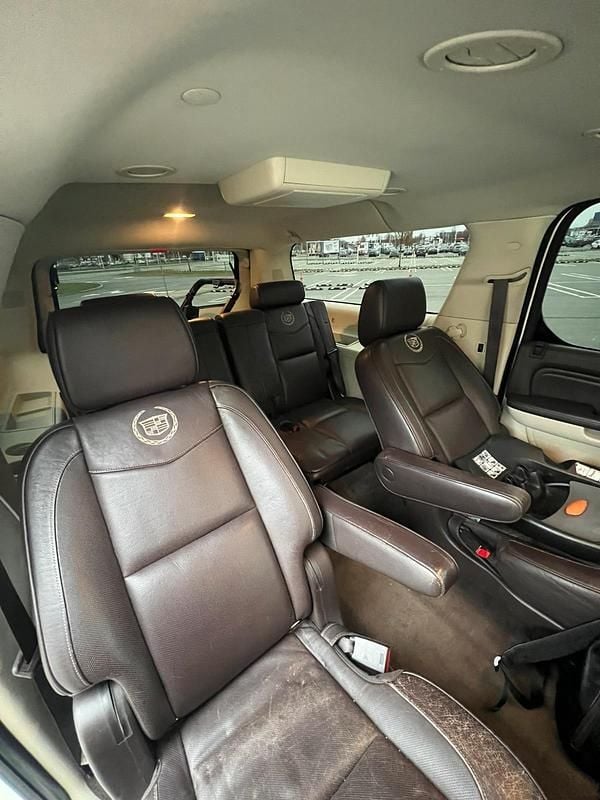 Gebraucht Cadillac Escalade 409 PS (300 kW) 2012 Weiß SUV