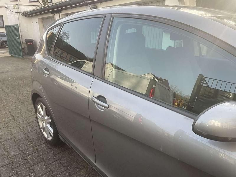 Gebraucht Seat Altea Comfort 102 PS (75 kW) 2009 Delfin grey Van / Kleinbus