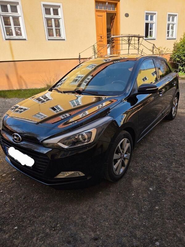 Schwarz Gebraucht 2016 Hyundai i20 Passion Plus Kleinwagen | 7.500 € (Guter Preis) - Bild 1/4