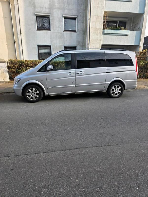 Silber Gebraucht 2010 Mercedes Viano Van / Kleinbus | 8.300 € (Superpreis) - Bild 1/4