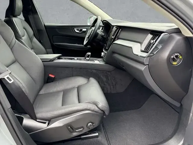 Gebraucht Volvo XC60 Core 250 PS (183 kW) 2025 Vapour grey / metallic SUV