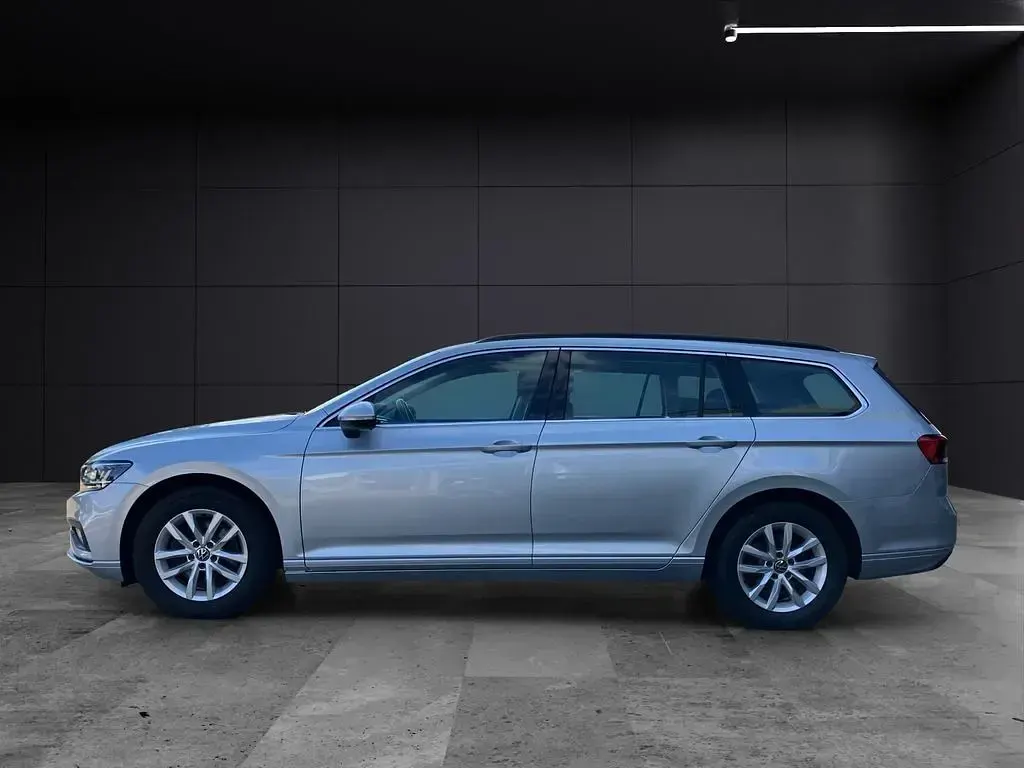Gebraucht VW Passat Business 150 PS (110 kW) 2022 Silber Kombi