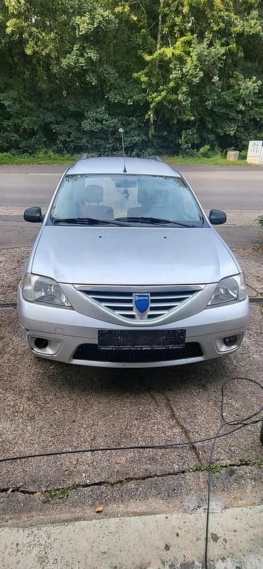 Grau Gebraucht 2007 Dacia Logan Limousine | 600 € (Superpreis) - Bild 1/4