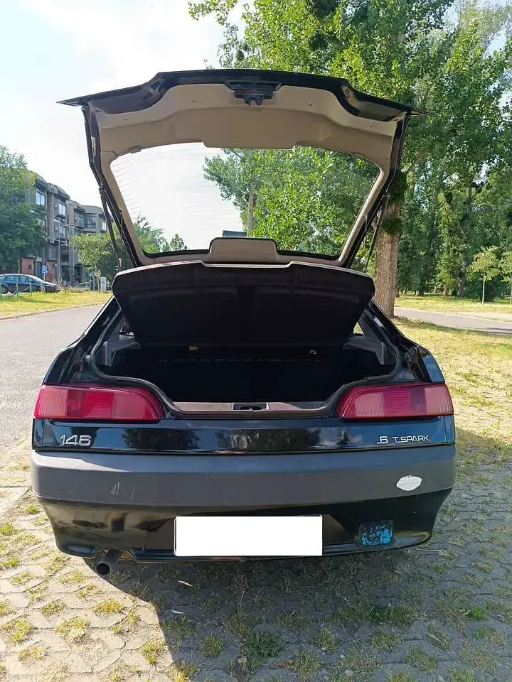 Gebraucht Alfa Romeo 146 120 PS (88 kW) 1998 Schwarz Kleinwagen