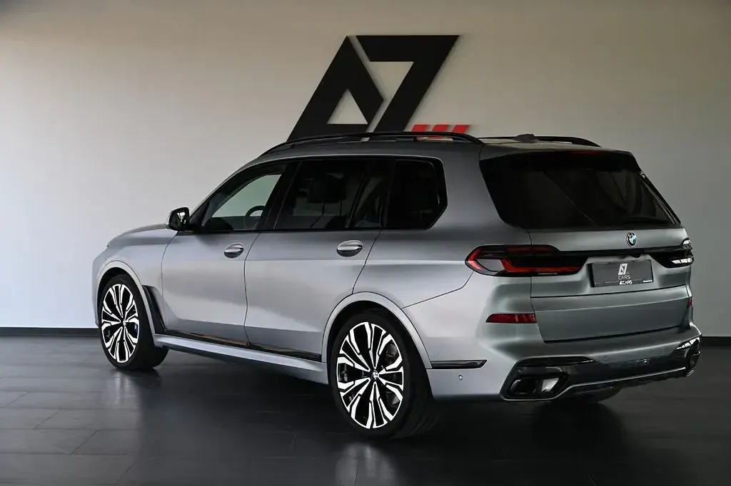Gebraucht BMW X7 Sport Line 352 PS (258 kW) 2025 Grau SUV