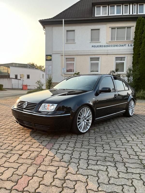 Schwarz Gebraucht 2003 VW Bora Limousine | 9.899 € - Bild 1/4