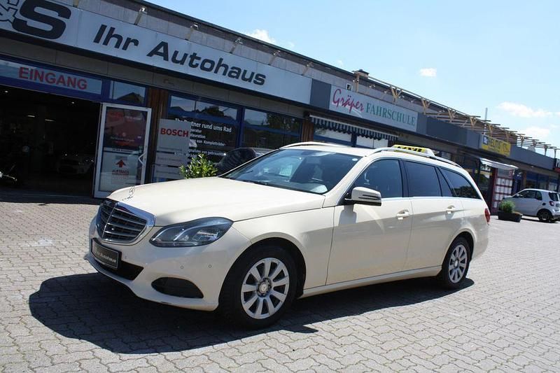 Beige Gebraucht 2016 Mercedes E200 Kombi | 8.995 € - Bild 1/4