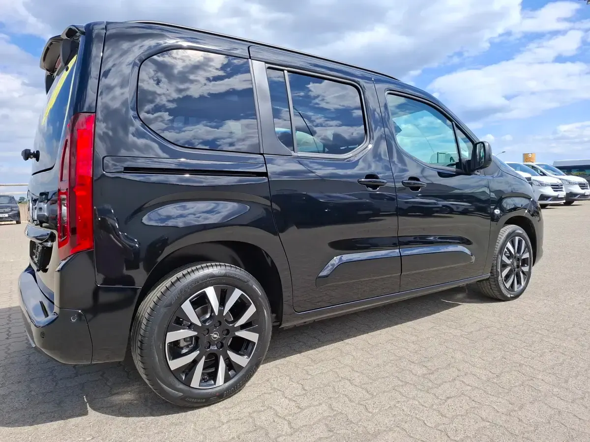 Gebraucht Opel Combo Life 131 PS (96 kW) 2026 Schwarz Van / Kleinbus
