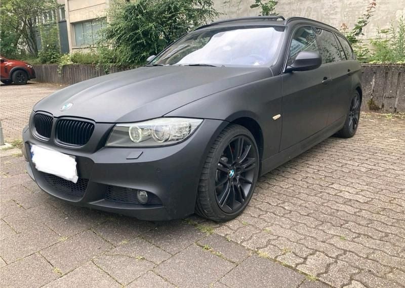 Schwarz Gebraucht 2011 BMW 330 M Sport Kombi | 10.450 € (Guter Preis) - Bild 1/1