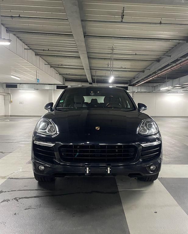 Blau Gebraucht 2014 Porsche Cayenne S E-Hybrid SUV | 29.999 € (Fairer Preis) - Bild 1/4