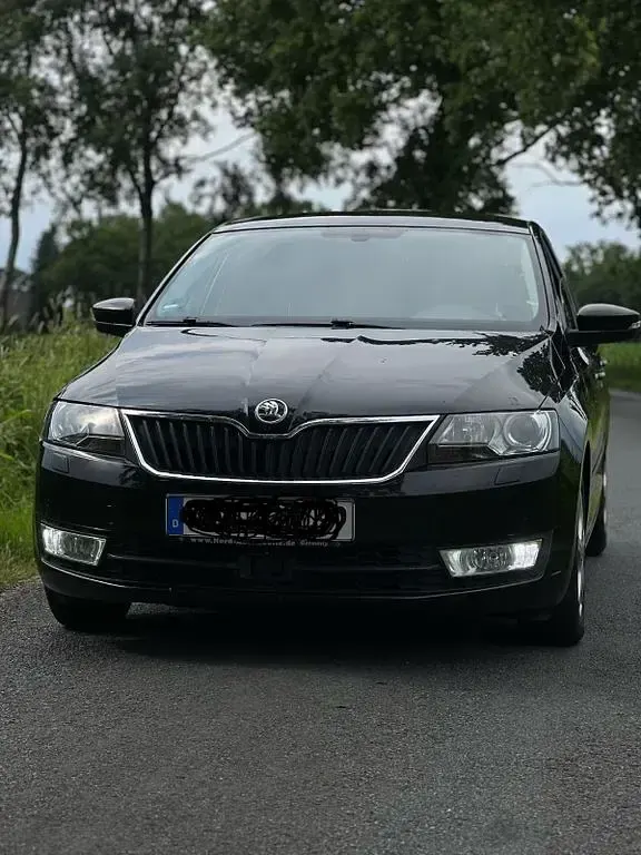 Gebraucht Skoda Rapid Joy 90 PS (66 kW) 2016 Schwarz Kleinwagen