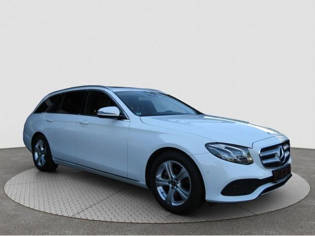 Polarweiss unilack Gebraucht 2017 Mercedes E220 Kombi | 25.999 € (Fairer Preis) - Bild 1/4
