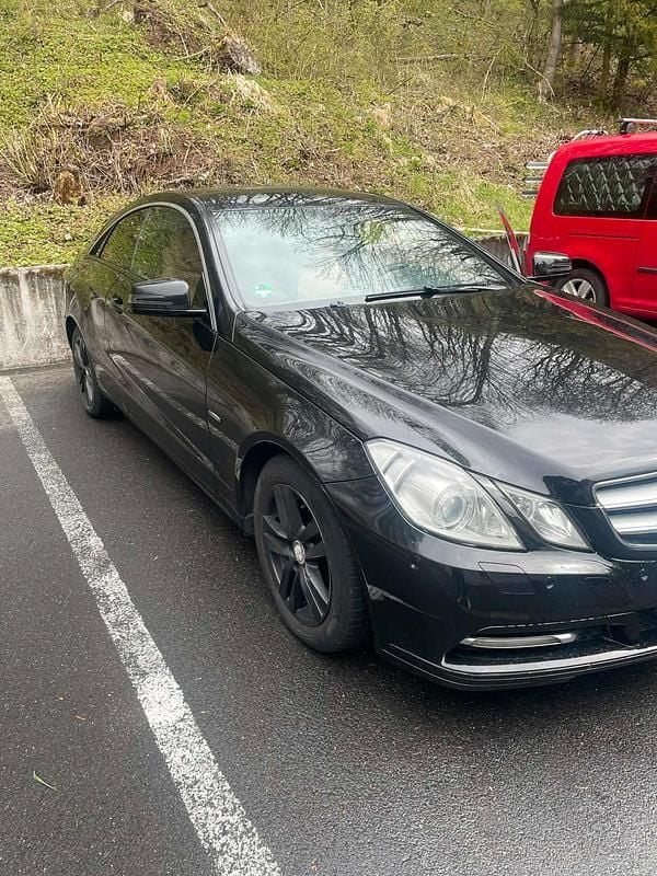 Second-hand Mercedes E220 170 CP (125 kW) 2013 Negru Coupe