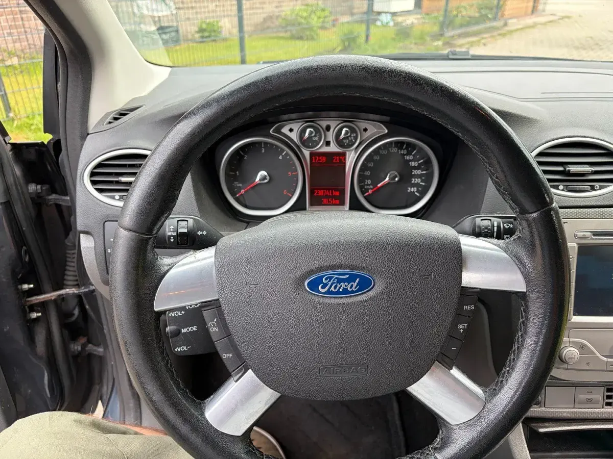 Gebraucht Ford Focus 136 PS (100 kW) 2009 Grau Kombi