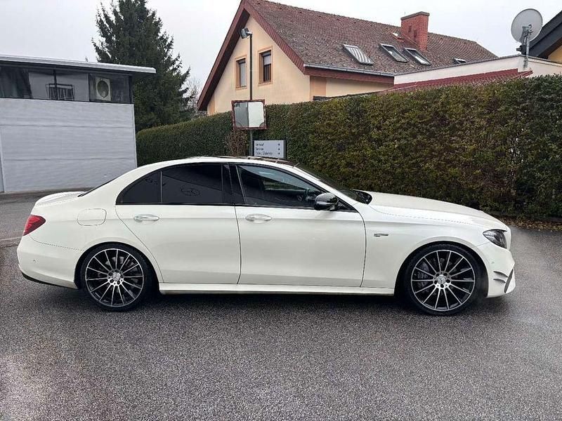 Weiß Gebraucht 2017 Mercedes E43 AMG Night Limousine | 30.990 € - Bild 1/4