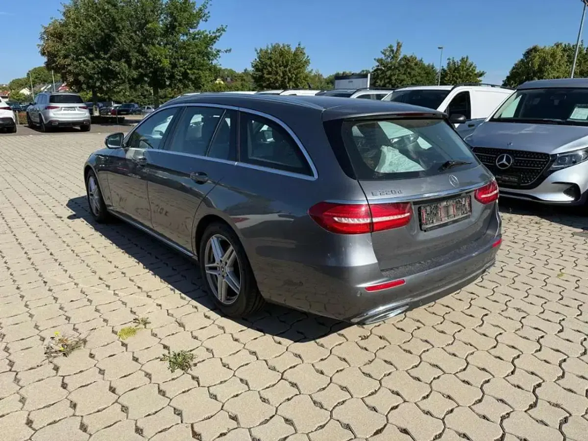 Gebraucht Mercedes E220 Avantgarde 194 PS (142 kW) 2018 Grau Kombi