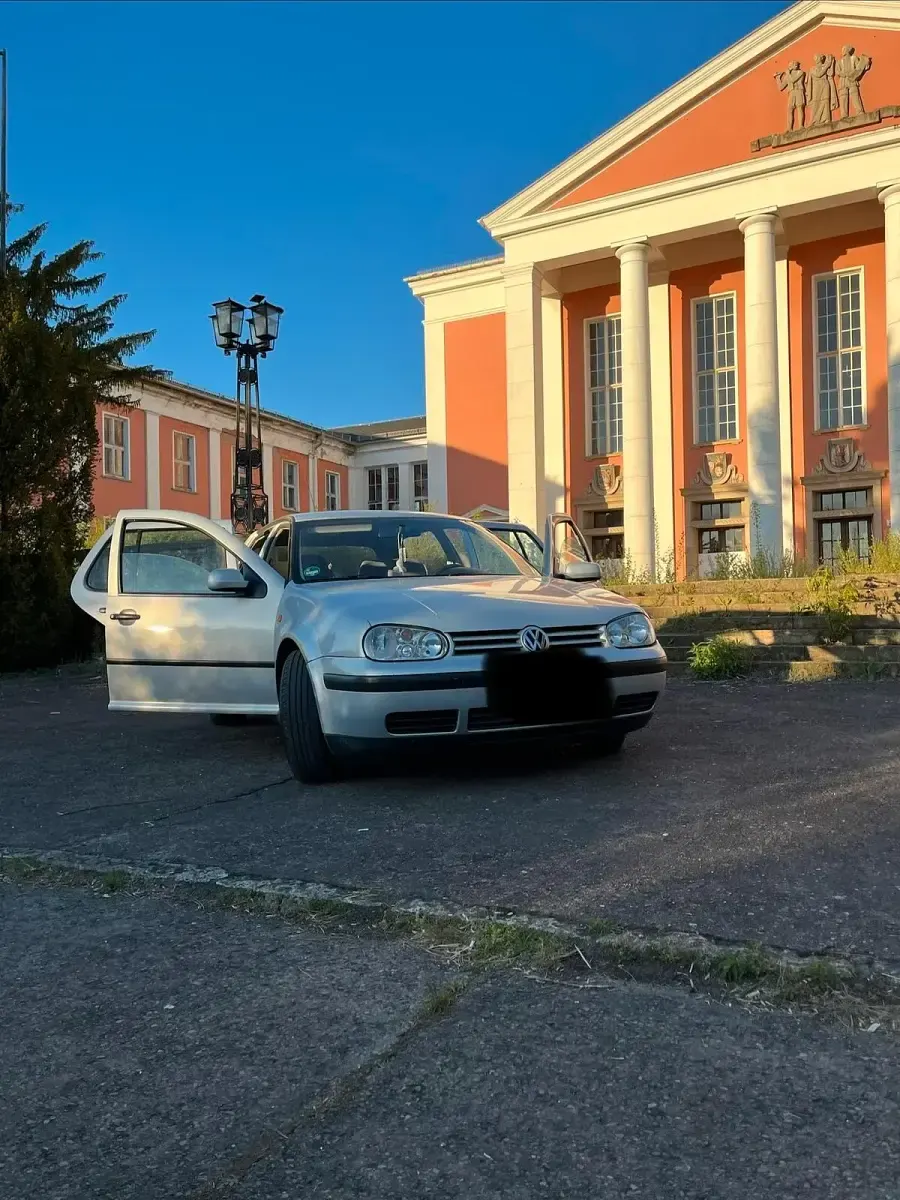 Gebraucht VW Golf III 100 PS (73 kW) 1998 Silber Limousine