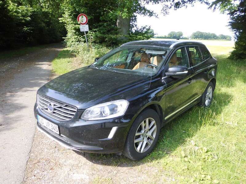 Black solid "stone" / solid Gebraucht 2016 Volvo XC60 Summum SUV | 14.990 € (Guter Preis) - Bild 1/4