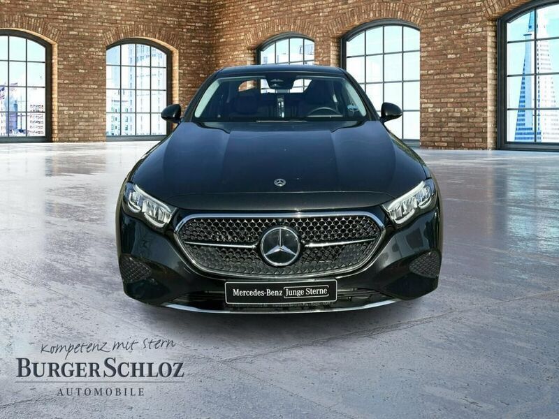 Gebraucht Mercedes E200 Avantgarde 204 PS (150 kW) 2023 Metalliclack graphitgrau Limousine