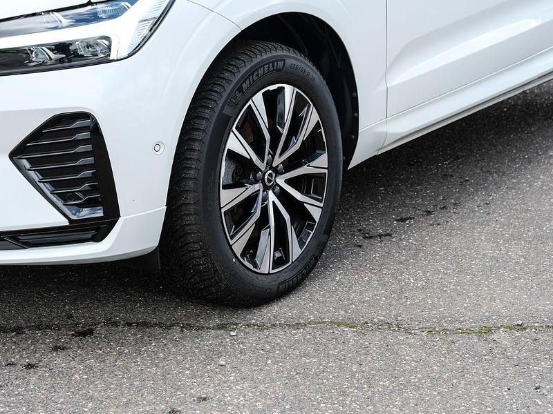 Gebraucht Volvo XC60 Plus 250 PS (183 kW) 2023 Weiss SUV