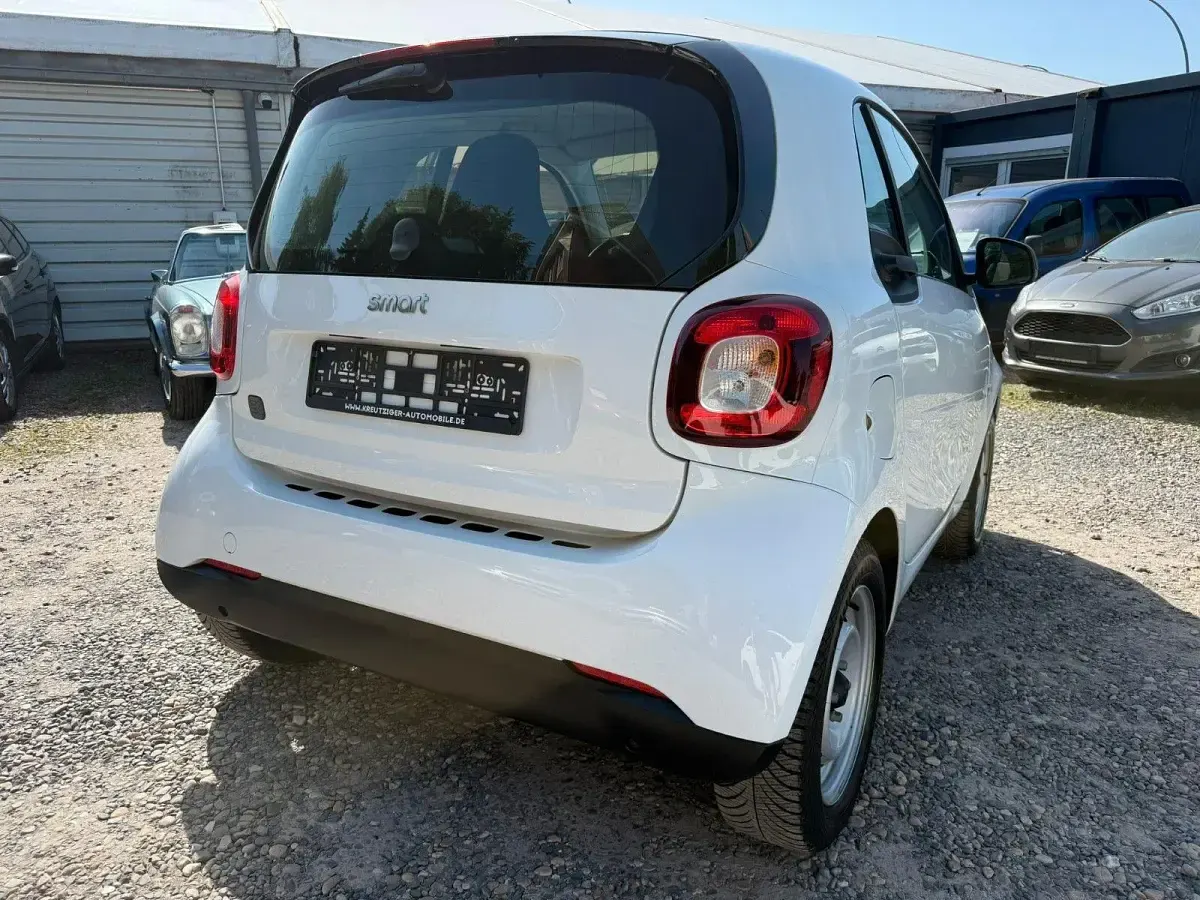 Gebraucht Smart ForTwo Coupé 60 kW (82 PS) 2021 Weiß Kleinwagen