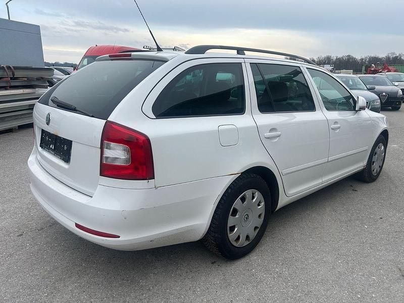 Gebraucht Skoda Octavia Elegance 122 PS (89 kW) 2009 Weiß Kombi