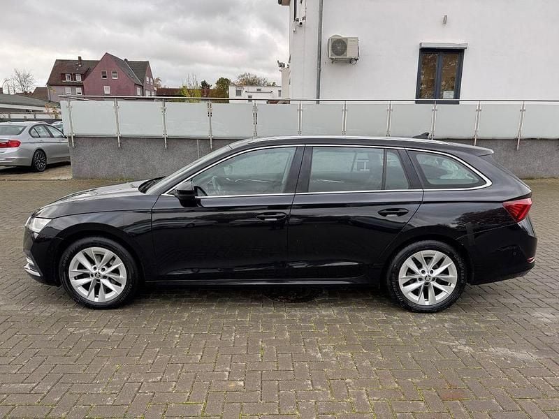 Schwarz Gebraucht 2020 Skoda Octavia First Edition Kombi | 13.500 € (Teuer) - Bild 1/4