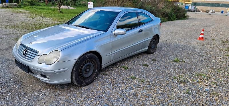Silber Gebraucht 2002 Mercedes C200 Coupé | 1.599 € - Bild 1/4