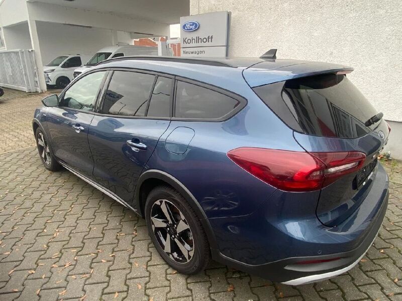 Gebraucht Ford Focus Active 125 PS (91 kW) 2022 Chromablau metallic (metallic) Kombi
